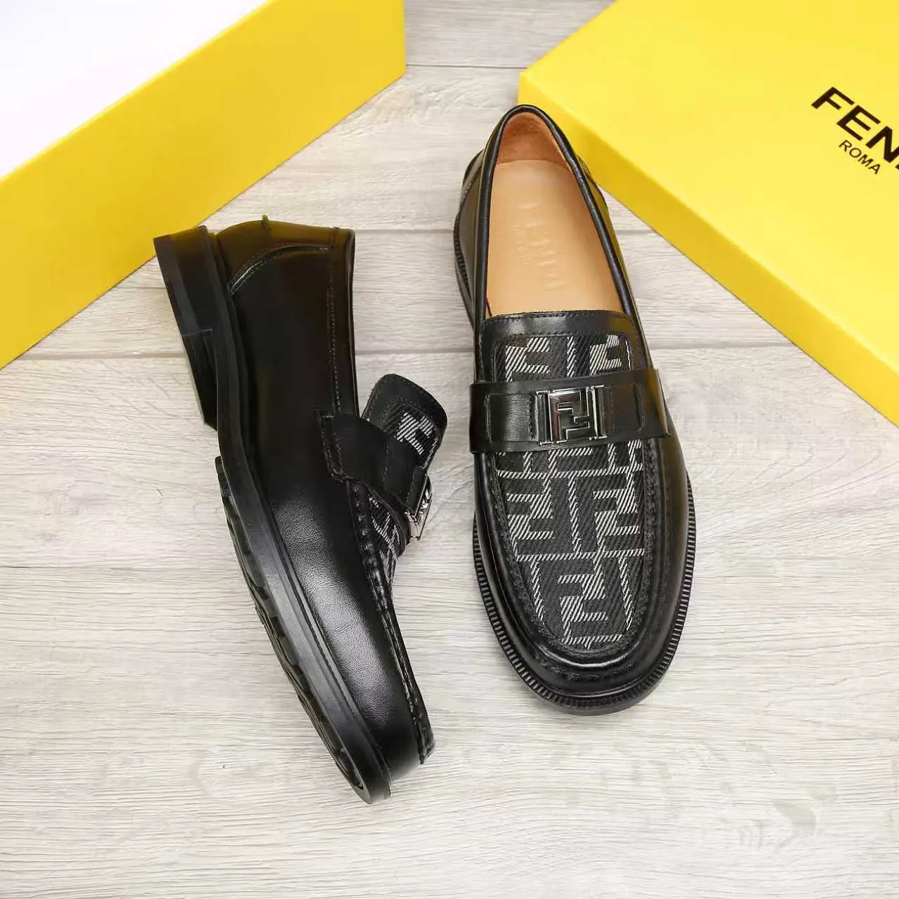 ​Men's shoes 💰 500 💰 Water dyed cowhide 🆘 The latest FENDI ( Fendi ) new casual leather shoes 🕶️🕶️ Simple routing effect, showing an elegant and cool driving shoe 🎬Made of Italian 🇮🇹 imported calfskin + first-layer water-dyed cowhide lining🐂Excellent material🎬Detailed workmanship 🤗Comfortable foot feel➰➰. ​Pair it with any outfit to show your taste and temperament, low-key luxury ♻️Design ​simple and elegant ​noble and fashionable 🍃​Very loved and favored by trendy men 💓❤️Size: 38-44 2⃣️colors available